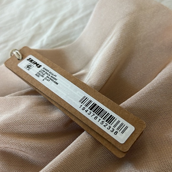 -Skims Sheer Sculpt Low Back Shorts - Picture 8 of 12